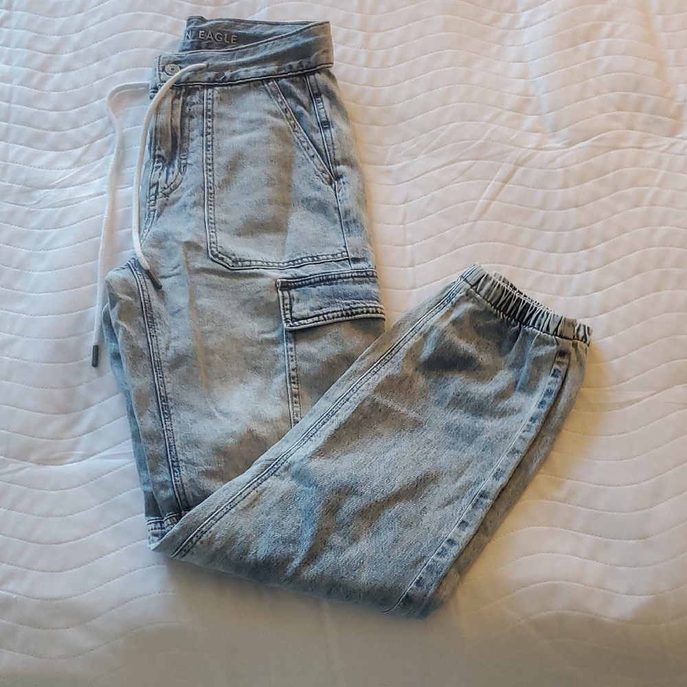 American Eagle Outfitters Light Blue Cropped Jeans